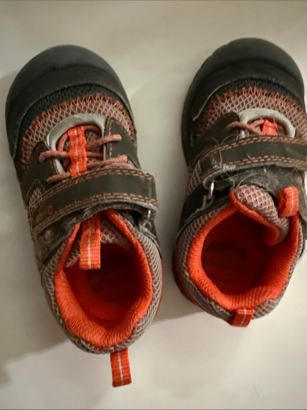 Oshkosh b’gosh Kids Grey and Orange Athletic Sneakers toddler size 7